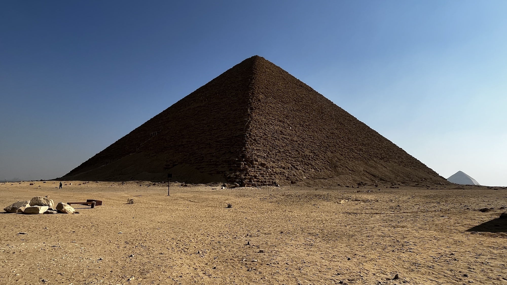 Uzun zamandır kayıp olan Nil dalı karayla çevrili piramitleri açıklayabilir
